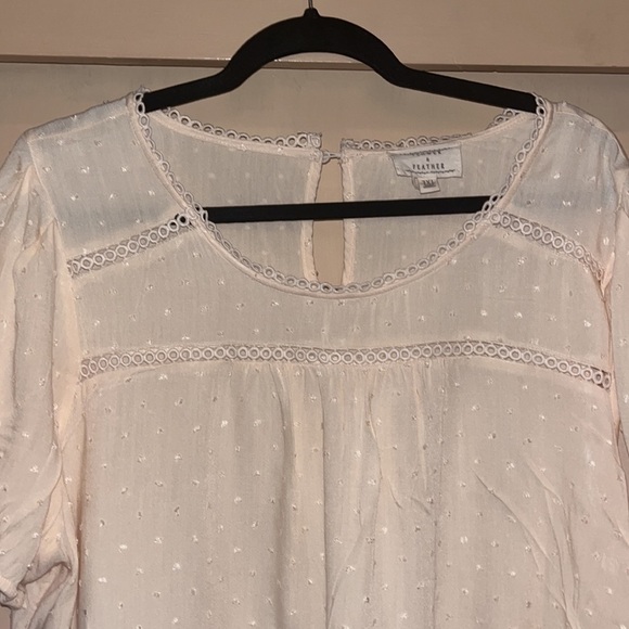 Flower & Feather cream cap sleeved Top size 3XL - Picture 2 of 8